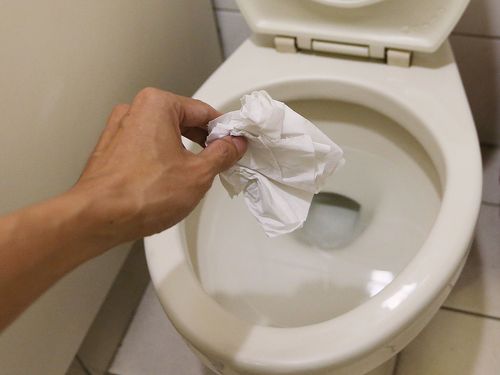можно ли смывать туалетную бумагу в унитаз