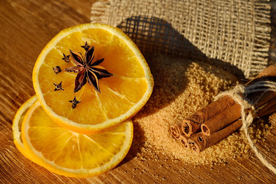 Эфирные масла корицы и апельсина для ароматизации воздуха