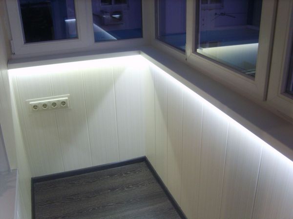 Дополнительное освещение на балконе светодиодной лентой