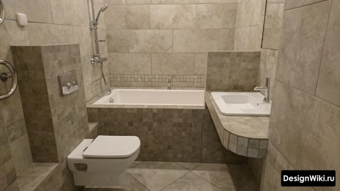 Серая маленькая ванная комната минимализм