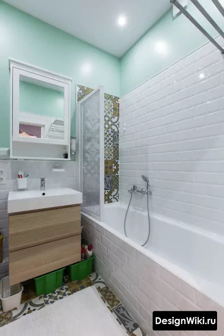 Стильный интерьер маленькой ванной комнаты