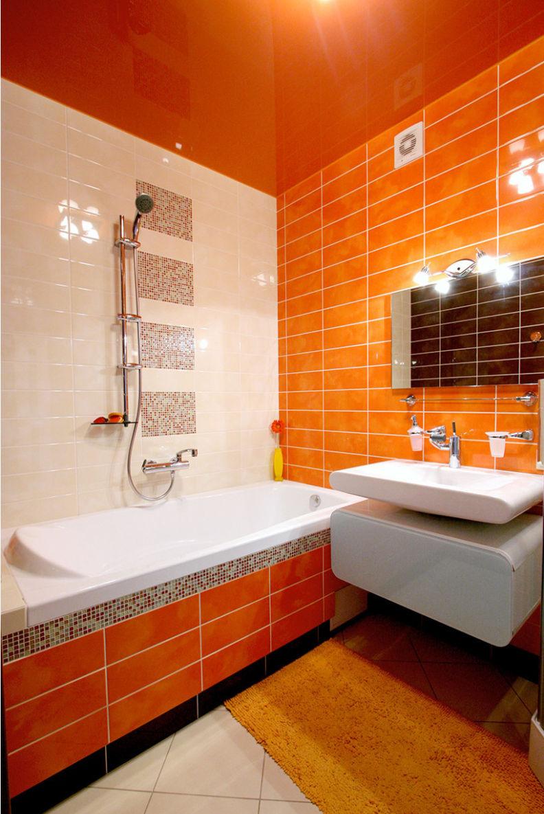 Маленькая ванная комната оранжевая