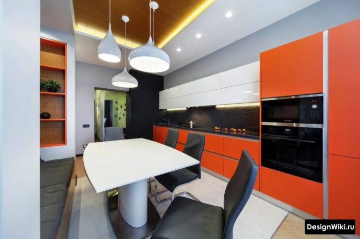 Роскошная кухня с оранжевыми фасадами