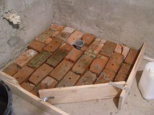 кирпич для душевого поддона