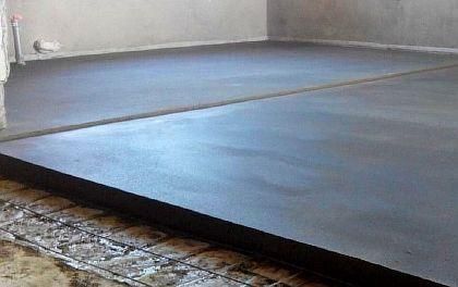 Фото — Заливка бетонной стяжки под стержневой пол