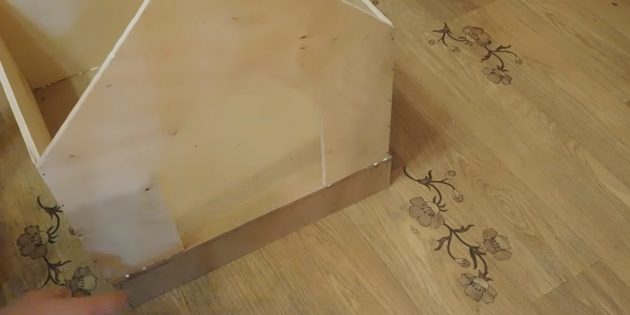 Домик для кошки своими руками: приклейте стены к основанию