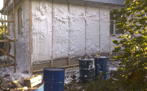 Утепление стен блочного дома жидким пенопластом
