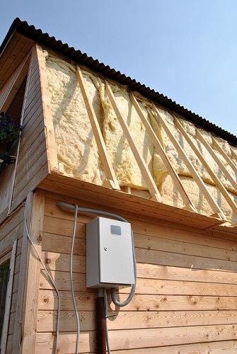 Теплоизоляция ската крыши рулонным утеплителем