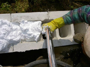 Заполнение полости бетонных перекрытий жидким пенопластом